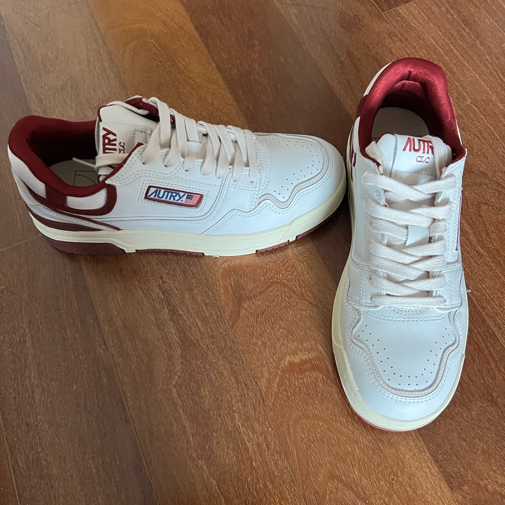AUTRY CLC low sneakers in white and red leather